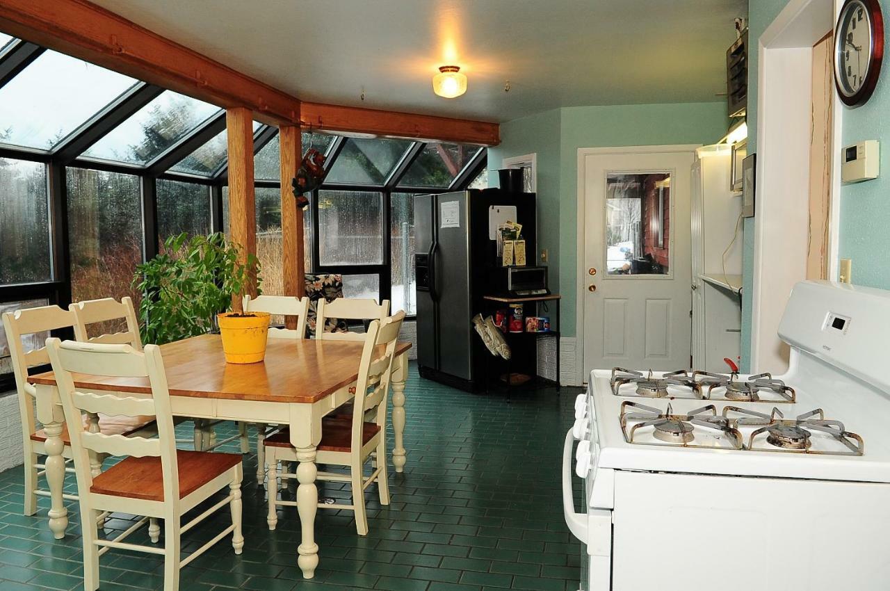 Cranky Crow Bed & Breakfast Kodiak Bagian luar foto